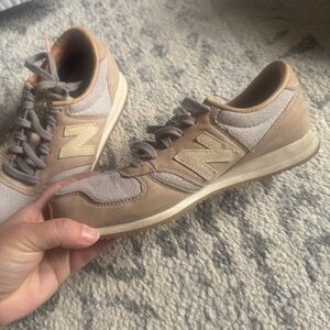 New Balance 420 Tan